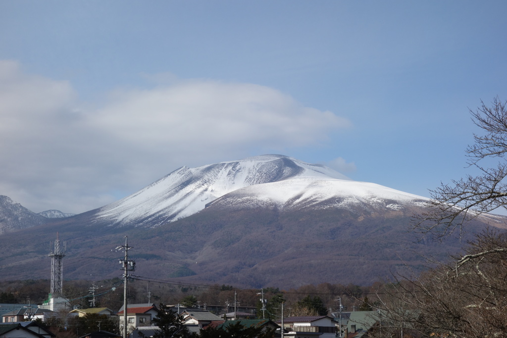 冬支度の浅間山　