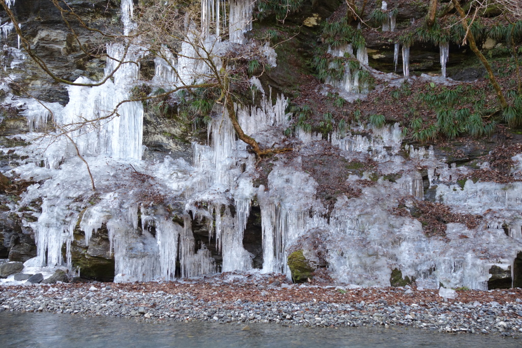 氷柱の世界　三十槌の氷柱（3）