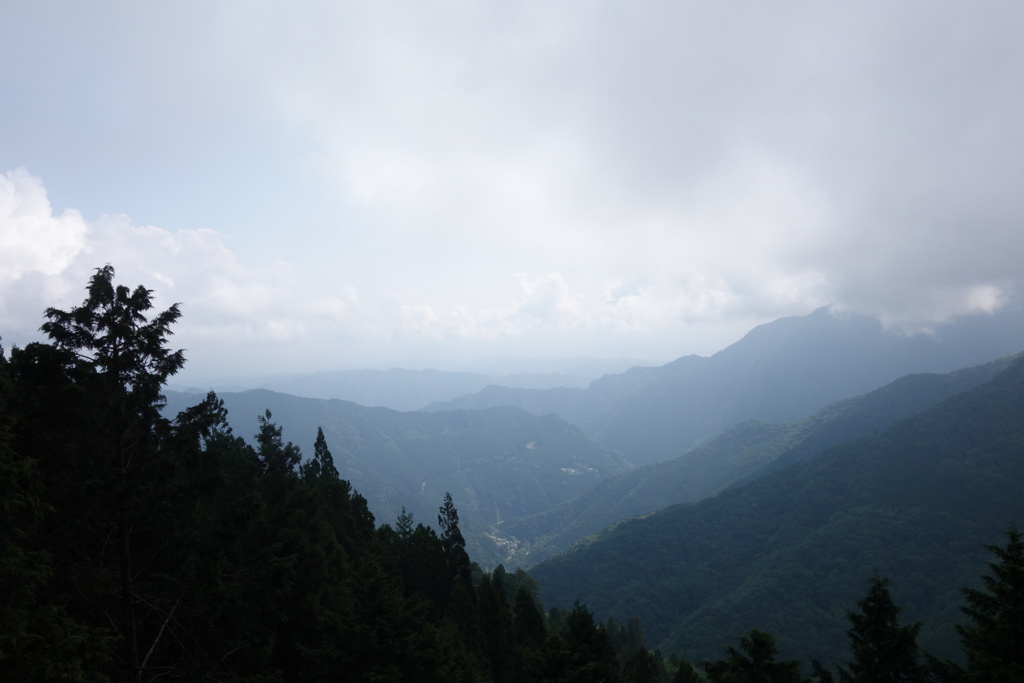 三峰神社　遙拝殿からの眺め