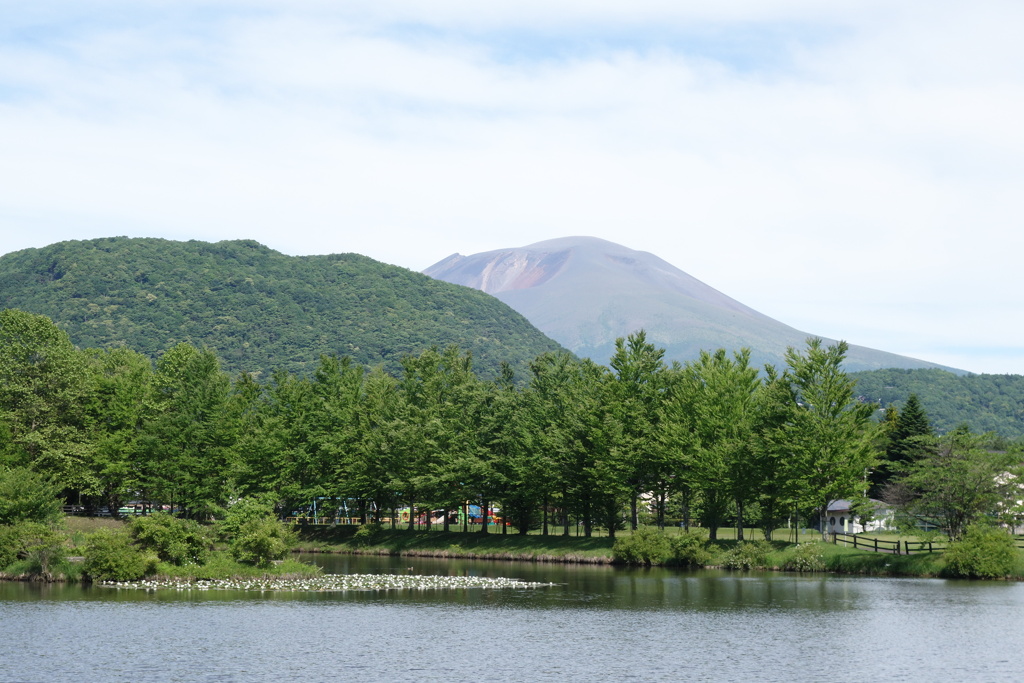 浅間山と離山　矢ケ崎公園にて