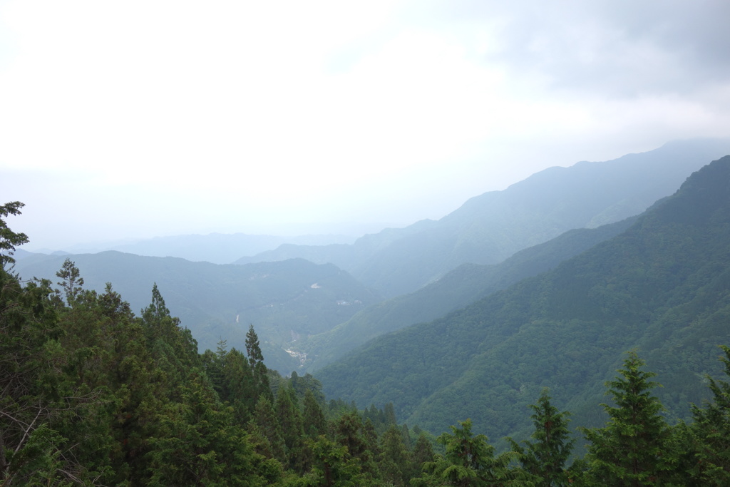 三峰神社　遙拝殿からの眺め
