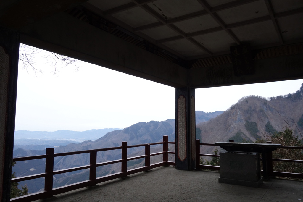 三峰神社　遙拝殿