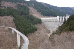 滝沢ダムとループ橋