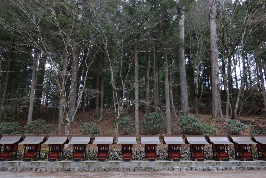 三峰神社　摂末社にて