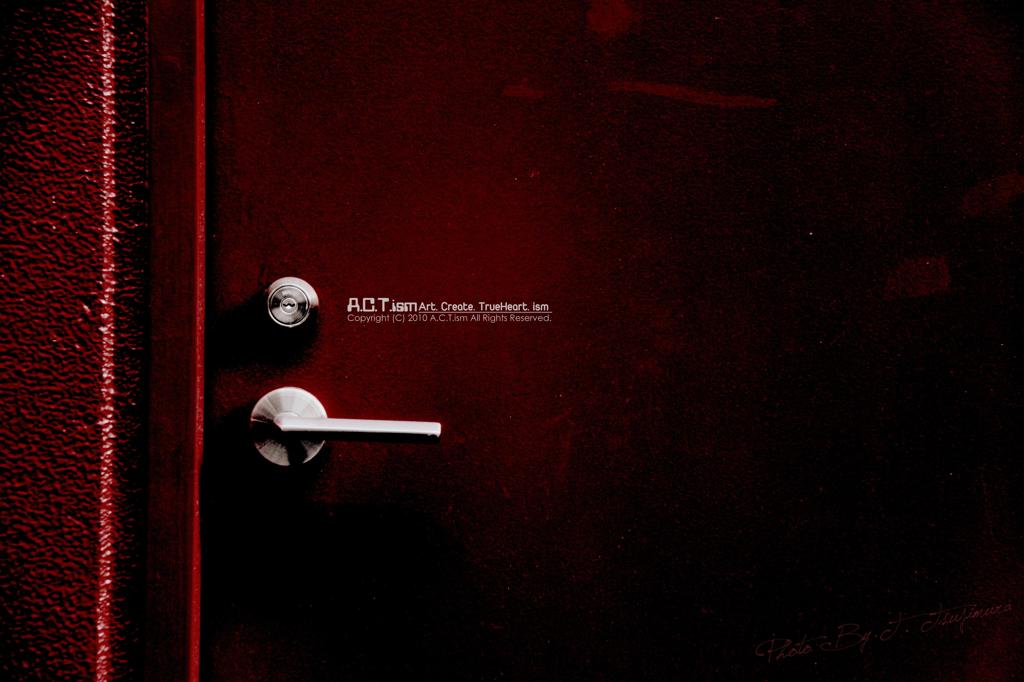 RED DOOR