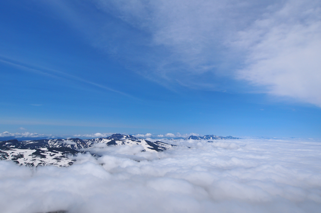 青空、雲海、トムラウシ・・・旭岳登山⑮
