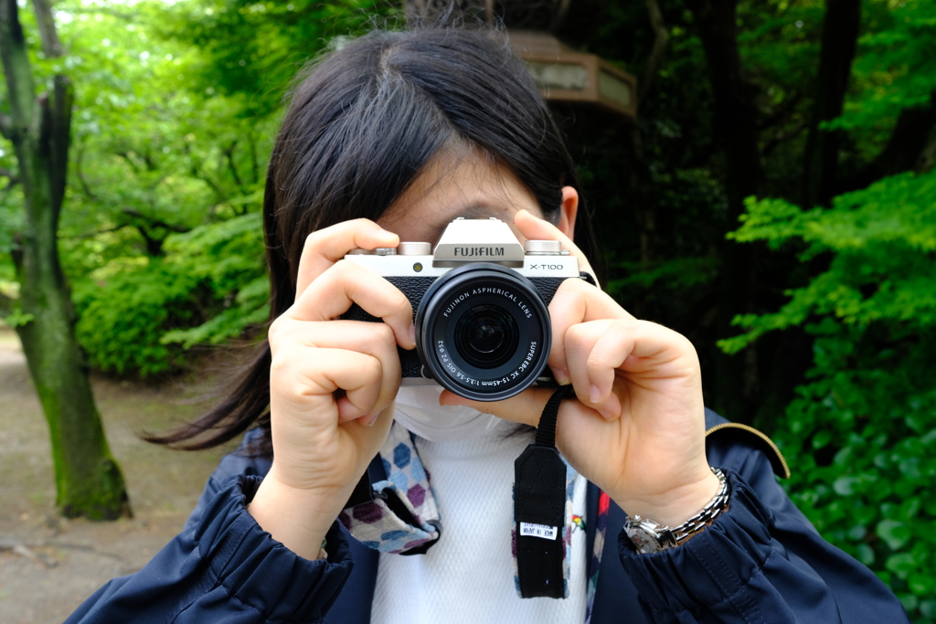 カメラ女子 X-T100