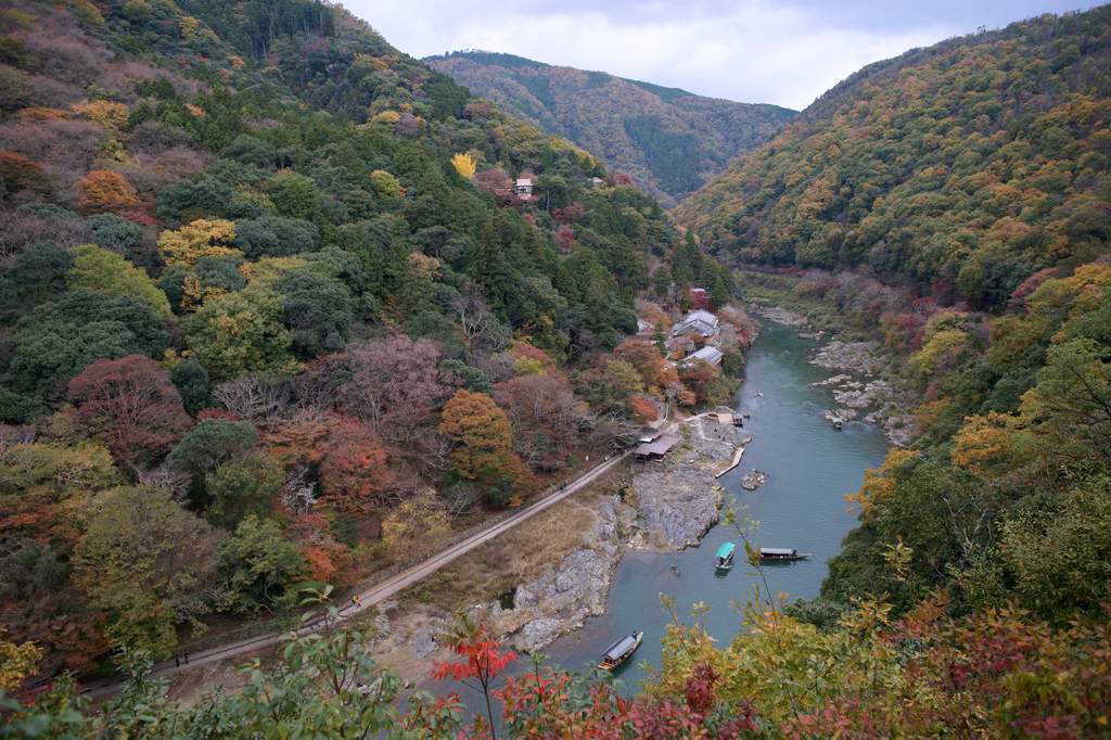 嵐山公園 - 保津峡を見下ろす