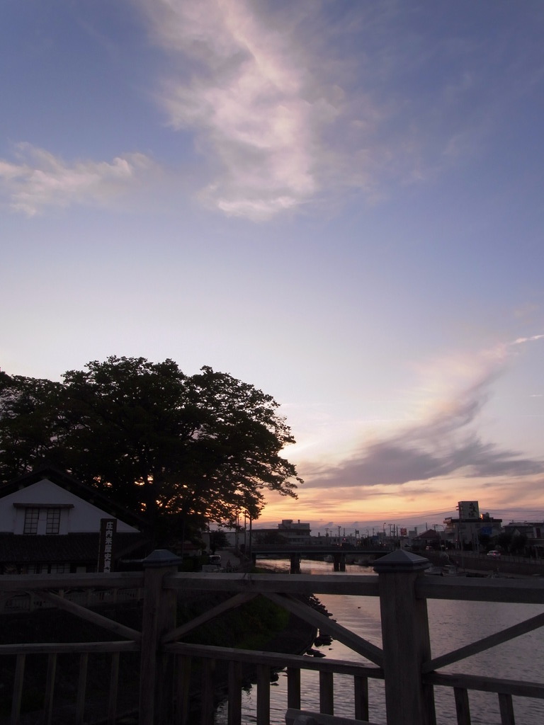 山居倉庫と夕焼け