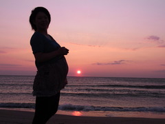 夕日と妊婦