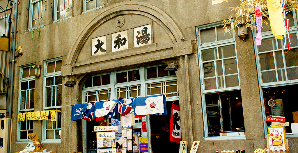 銭湯を改造したカフェ
