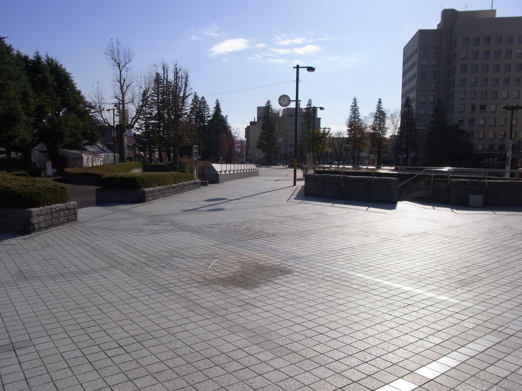 八戸市公会堂前広場