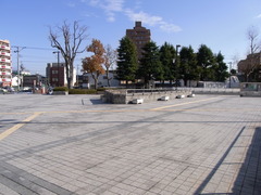 八戸市公会堂前広場