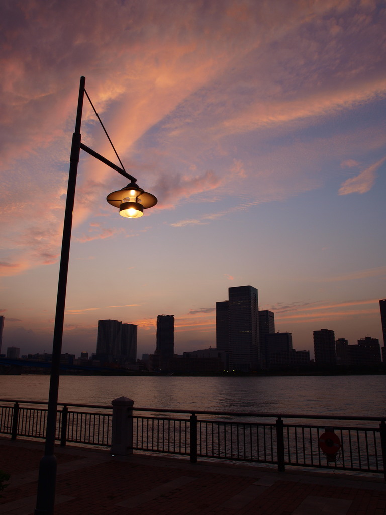 夕暮れの燈り