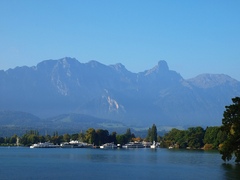 シュトックホルンを背にした港(トゥーン湖)