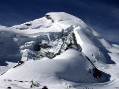夏スキーのメッカ・ミッテルアラリン(スイス・サースフェー)