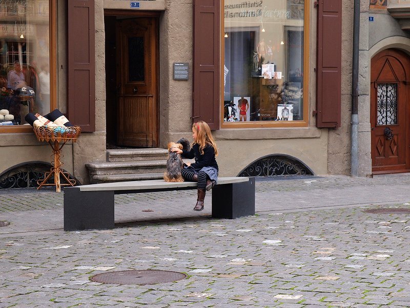 市庁舎前の少女(シュタインアムライン旧市街)