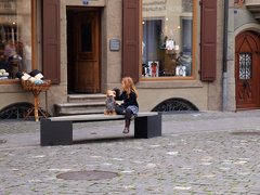 市庁舎前の少女(シュタインアムライン旧市街)