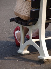 港で見かけた赤い靴