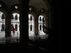 佇む女性(ひと)