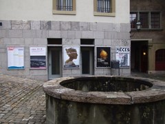 トゥーン城中庭