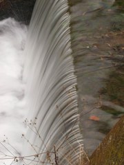 用水路の小滝(嵯峨野)