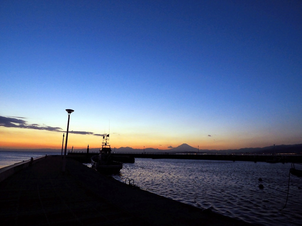 富岳遠望(片瀬漁港)
