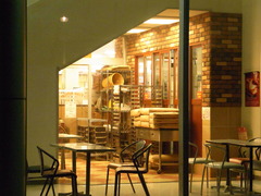 パン食べるところ。