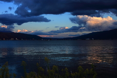 夕方の湖