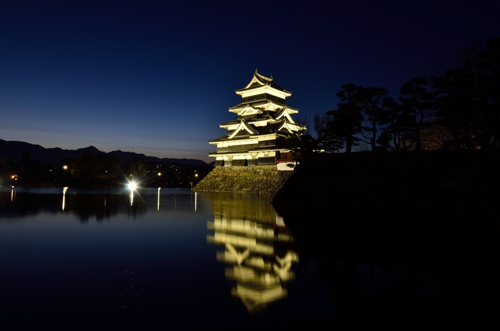 夜に還る烏城