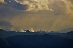 秩父の雲と山々。