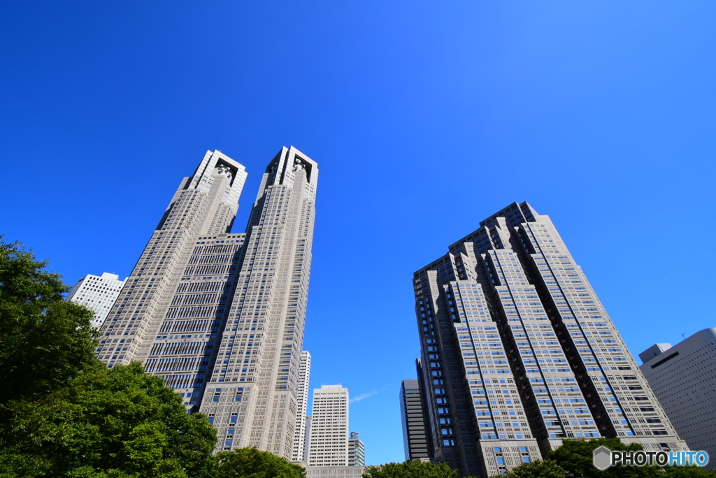 嵐去って　首都の空青く