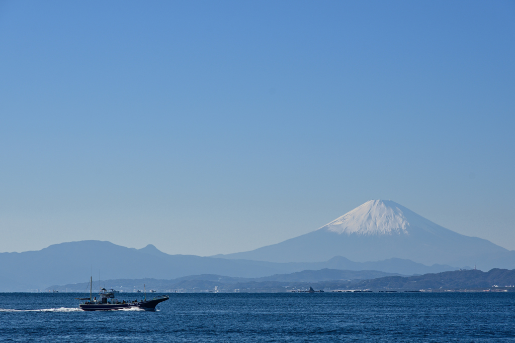 師走 江ノ島 富士を彼方に 2025