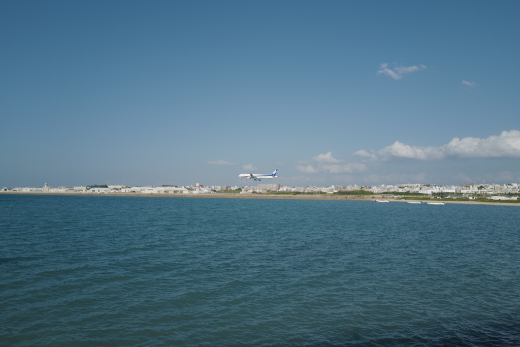 瀬長島より望む那覇空港