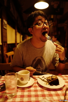 ステーキを喰らう友人