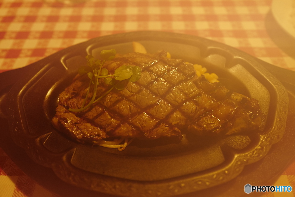 ステーキにソースをかけると。。。