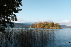 紅葉の小島