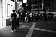 モノクロで撮る夜のスナップ12