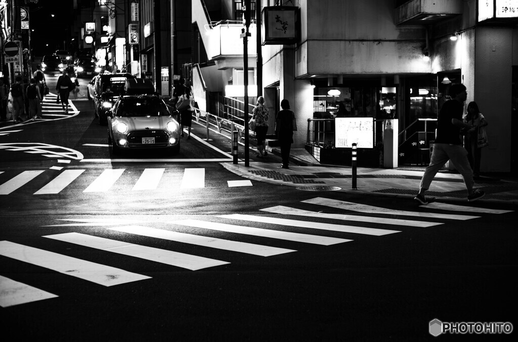 モノクロで撮る夜のスナップ29
