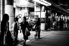 モノクロで撮る夜のスナップ8