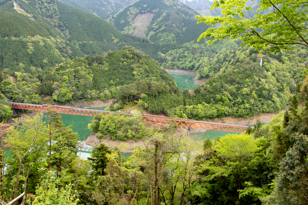 接阻峡