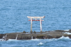 旧・遠見岬神社・海の鳥居