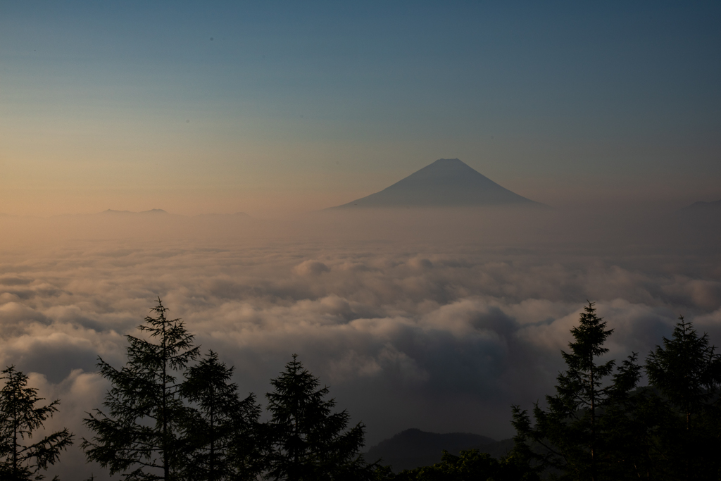 雲の上にて