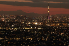 夕闇～スカイツリーと富士