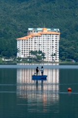 湖上の二人