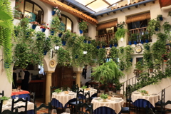 スペインのパティオ（中庭）レストラン（１）