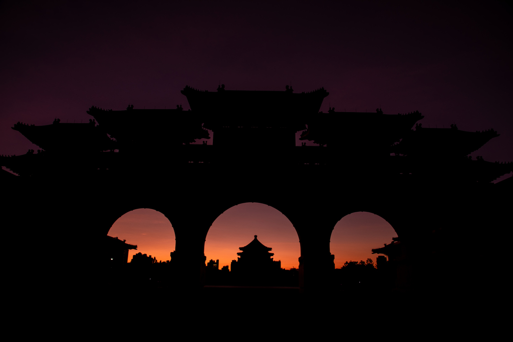 自由広場牌樓