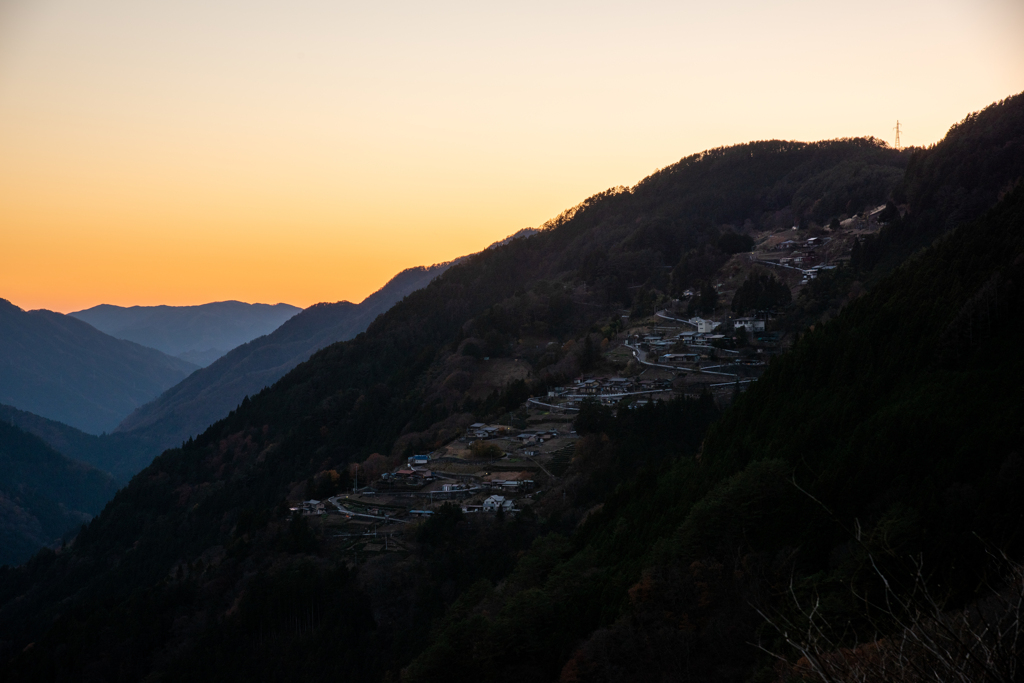 夕暮れの山上里