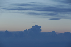 暮れなずむ入道雲