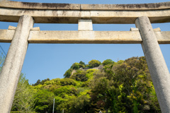 山下石鳥居から一ノ門を望む
